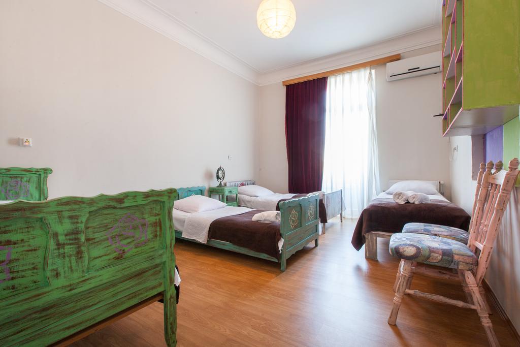 Sweet Home At Rustaveli Avenue Tbilisi Bilik gambar